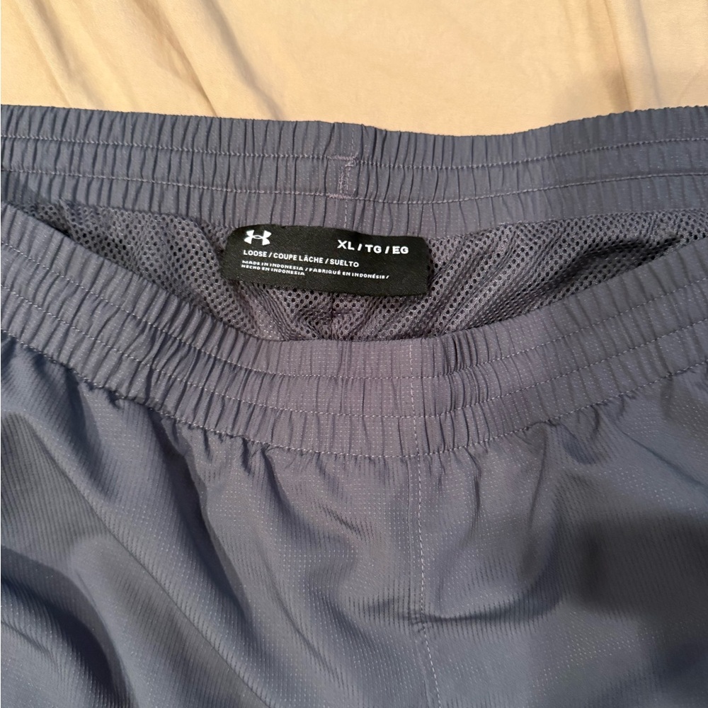 Under Armour men’s xl grey and black track pants. - Picture 2 of 3